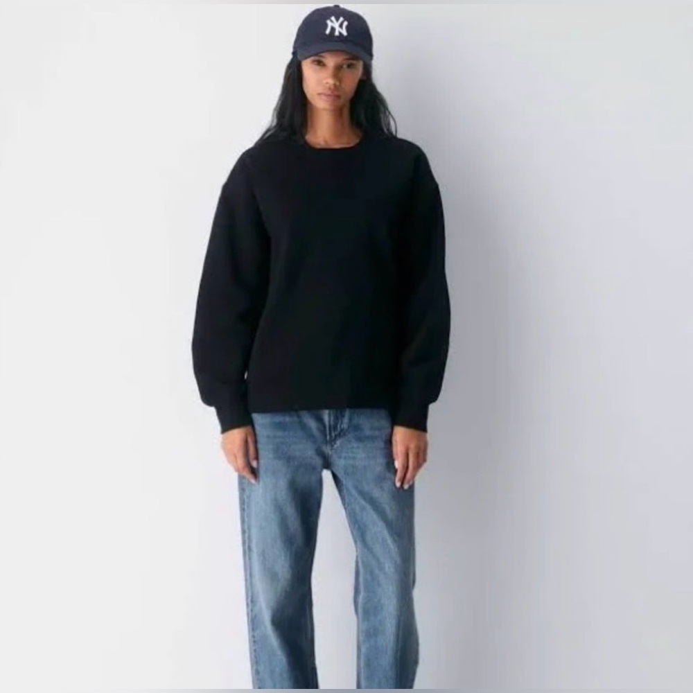 TNA Aritzia Super Fleece Crew Neck in Black Women’s Size XS Cozy Streetwear Fall